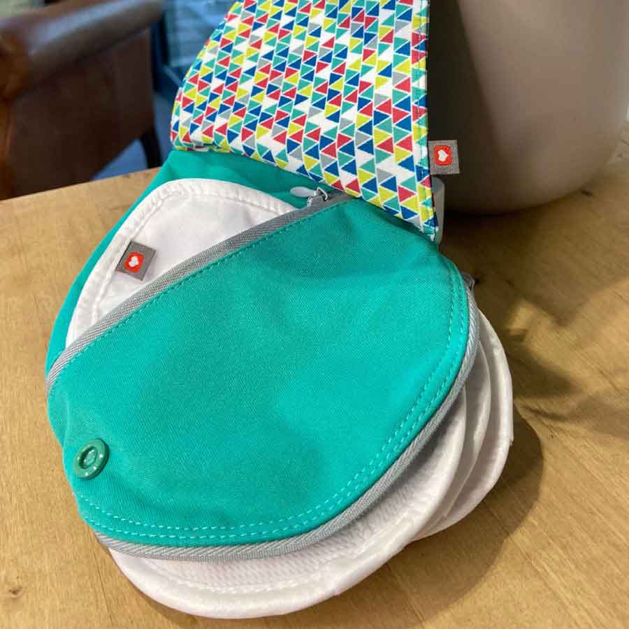 Close Parent Breast Pad Pack (Pouch plus 4 Breast Pads)